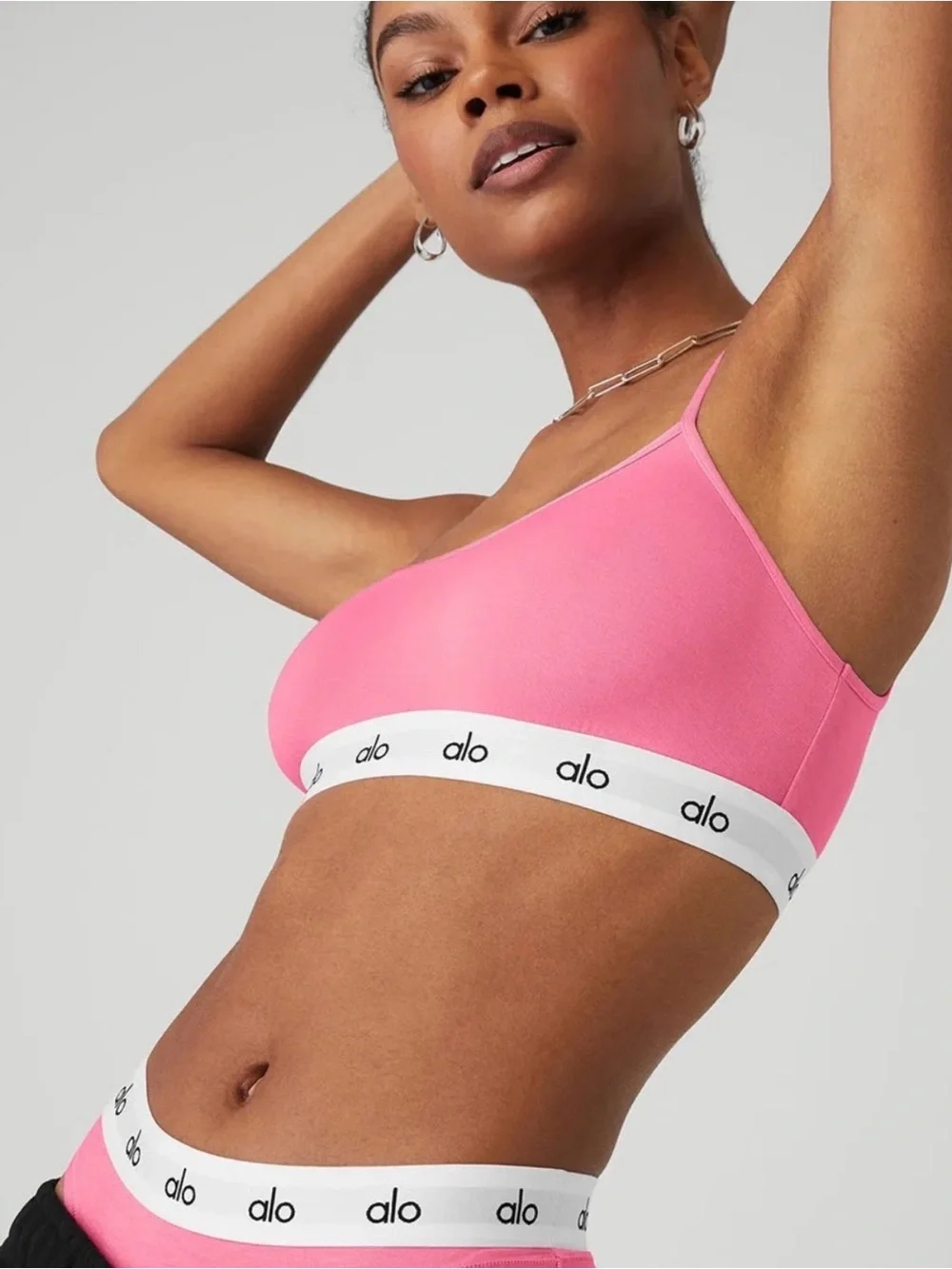 ALO Yoga Women's Candy Pink Seamless Bralette Size M 💖 pre-loved